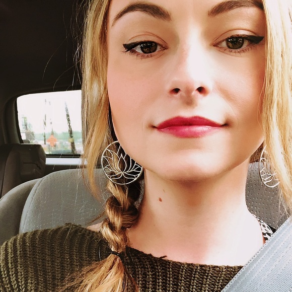 Meet your Posher, Andrea - Picture 2 of 2